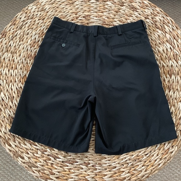 Nike FitDry Pleated Golf Shorts - Picture 5 of 9